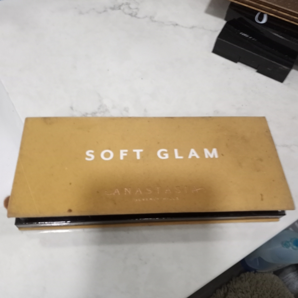 ANASTASHIA'S Soft Glam eyeshadow palette